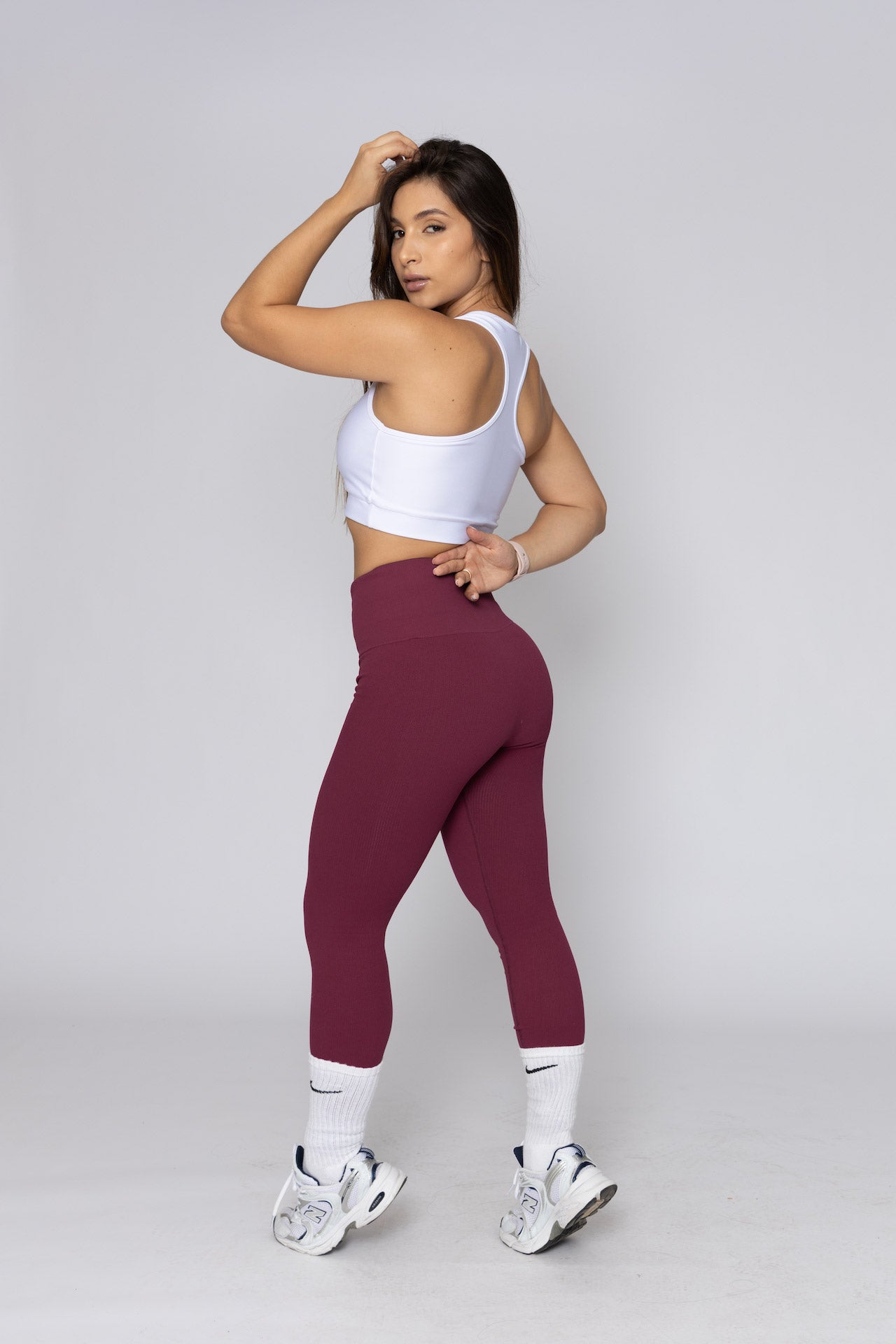 Conjunto de leggings sin costuras con top blanco