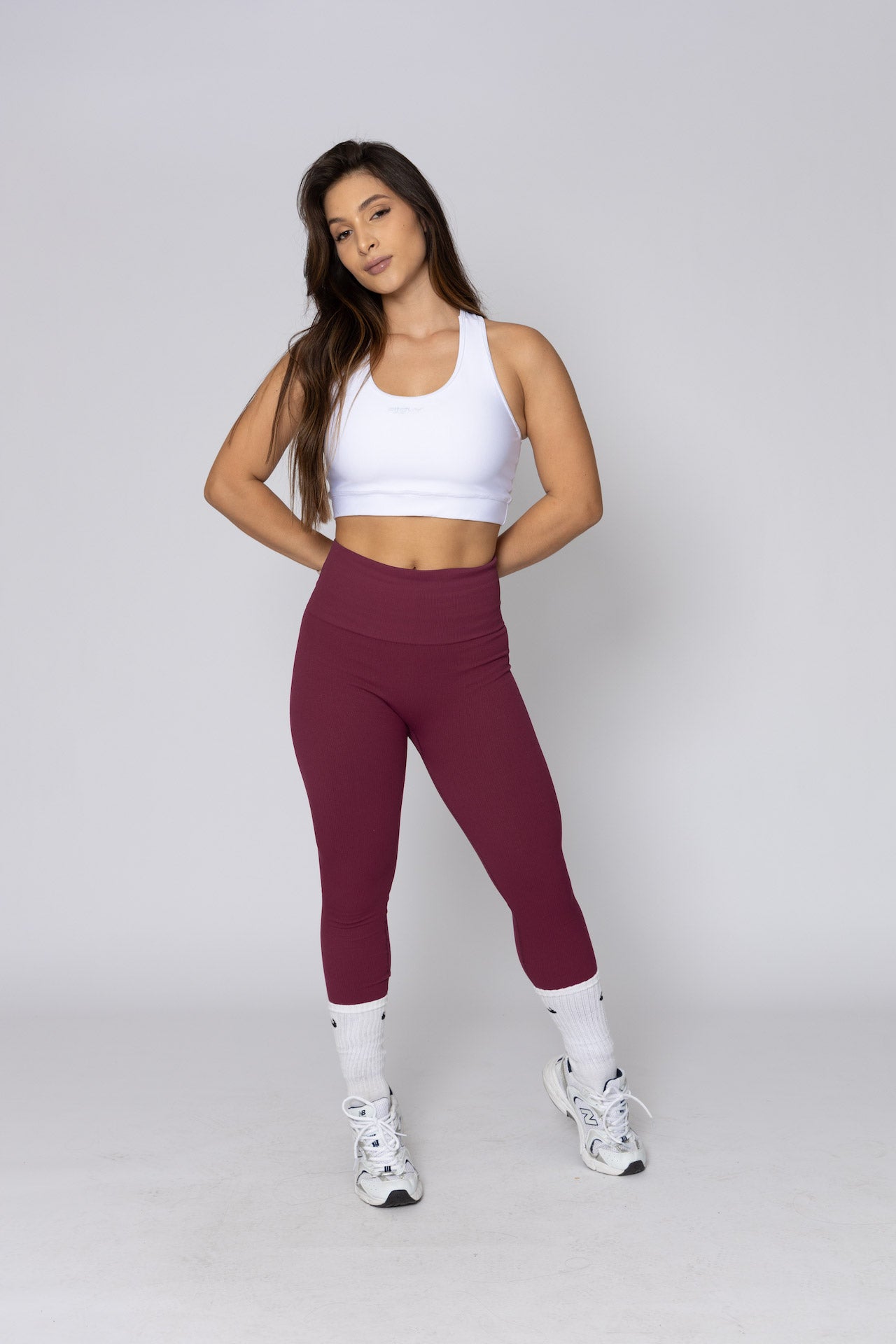 Conjunto de leggings sin costuras con top blanco