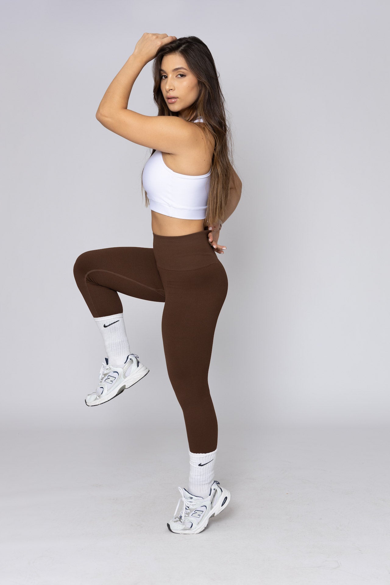 Conjunto de leggings sin costuras con top blanco