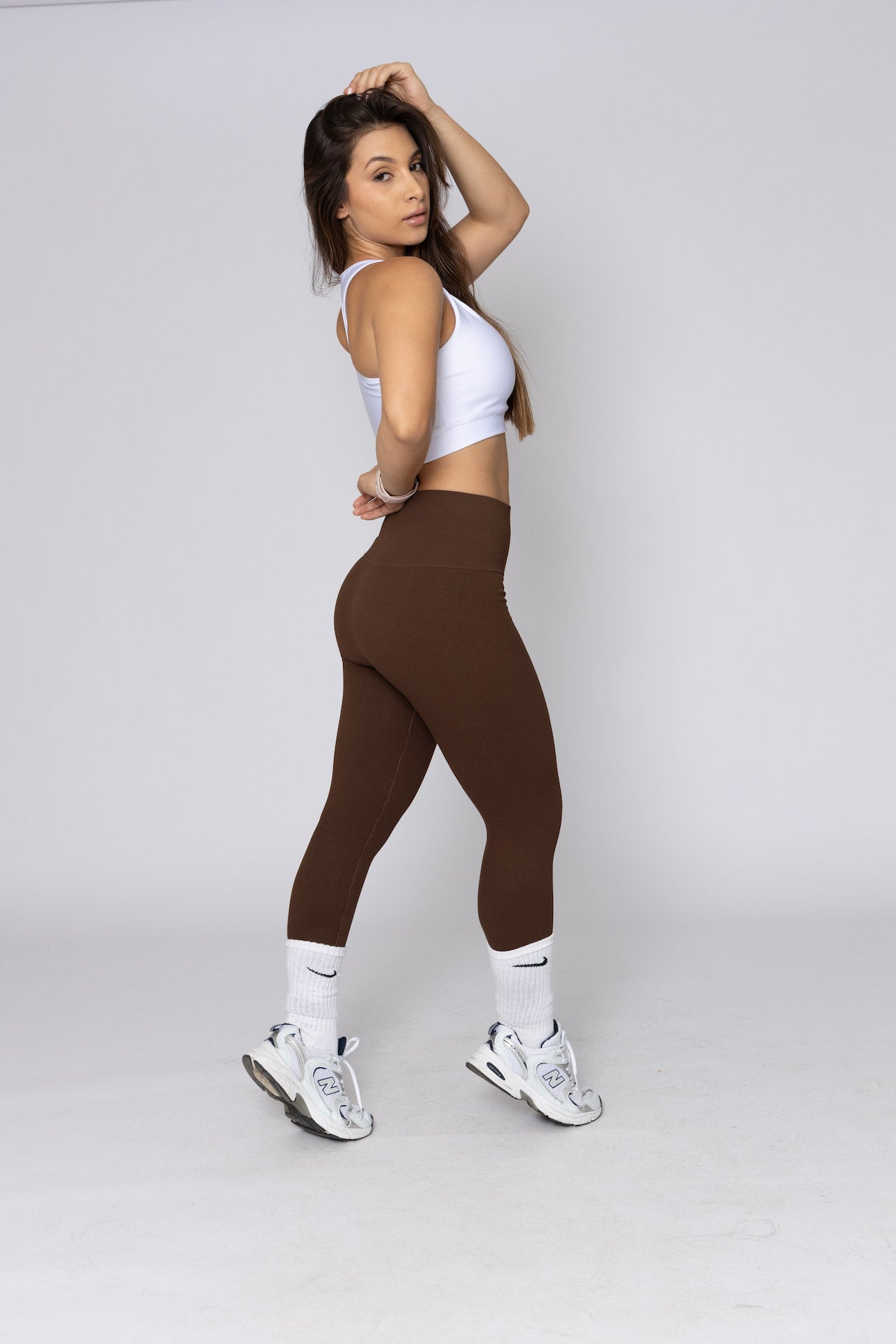 Conjunto de leggings sin costuras con top blanco